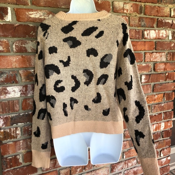 Lush taupe leopard sweater size large - Picture 4 of 5